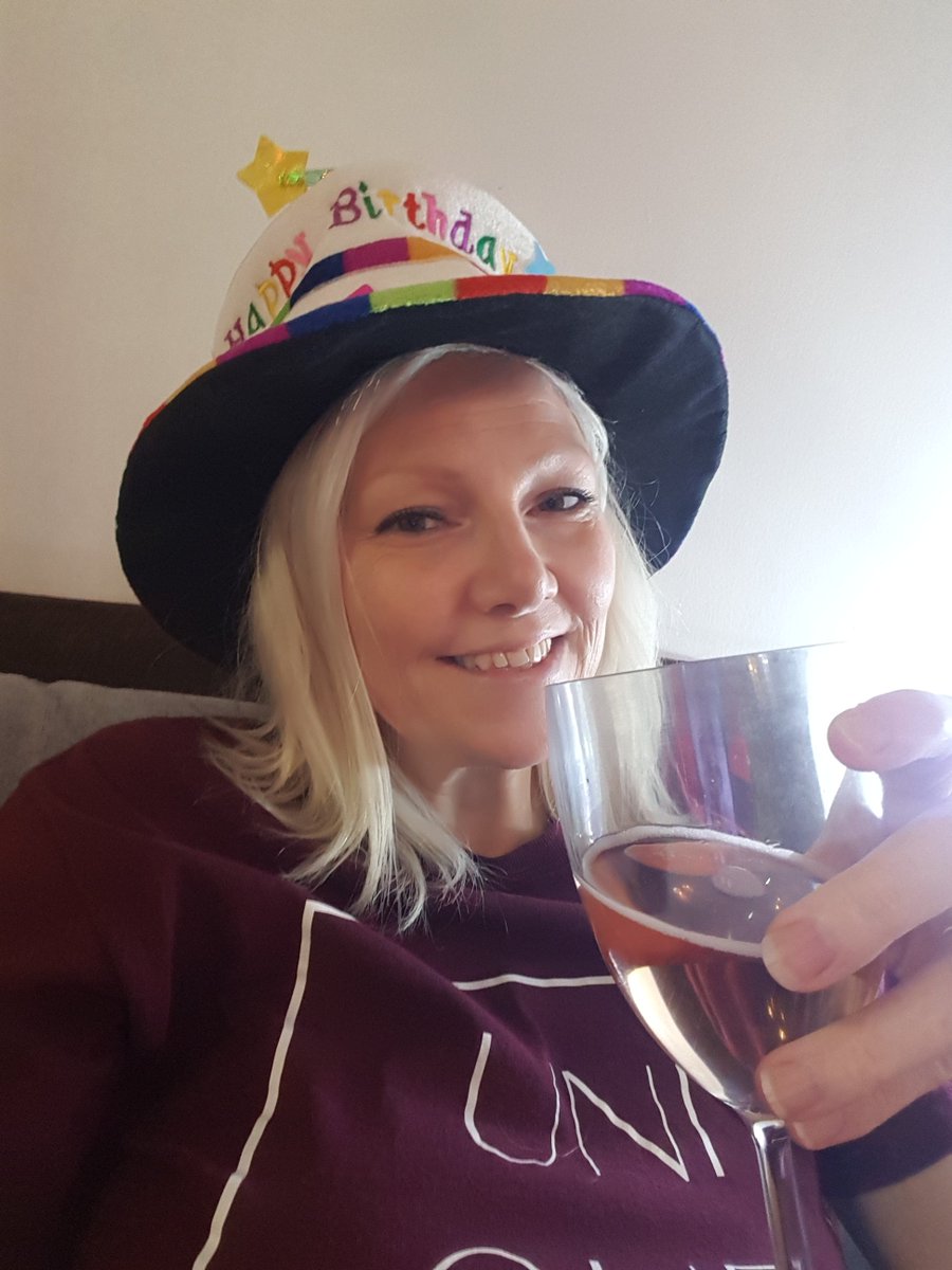 ItsKateMcB's tweet photo. @ali_bonne Thanks so much for the shout-out tonight! π π₯° Great quiz as always but my score was a bit below par... I blame the fizz! πΎπ₯π #QuizzingBuff #PubQuizzle https://t.co/mxtHRAPUQY