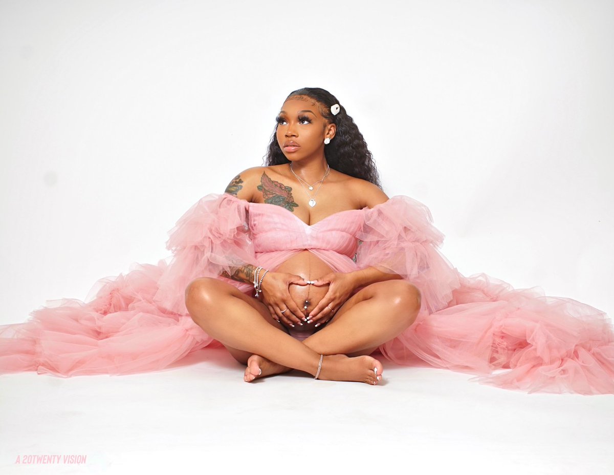 mekaarich_'s tweet photo. happy 9months stink mommy💕 time is ticking, soon i’ll be able to meet you, see your little face, and hold you for the first time🥺 i love you forever💕 https://t.co/CskXADFOOj