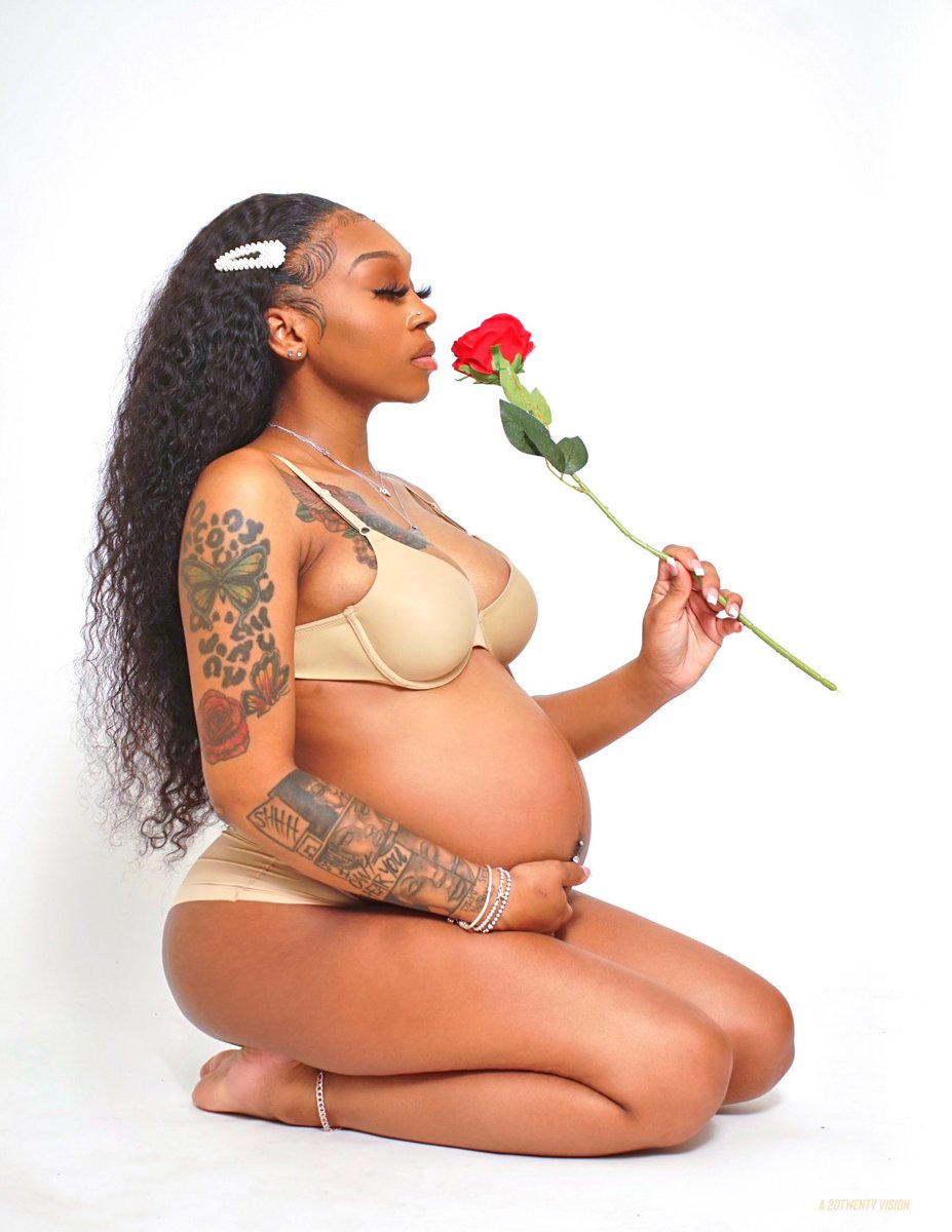 mekaarich_'s tweet photo. happy 9months stink mommy💕 time is ticking, soon i’ll be able to meet you, see your little face, and hold you for the first time🥺 i love you forever💕 https://t.co/CskXADFOOj