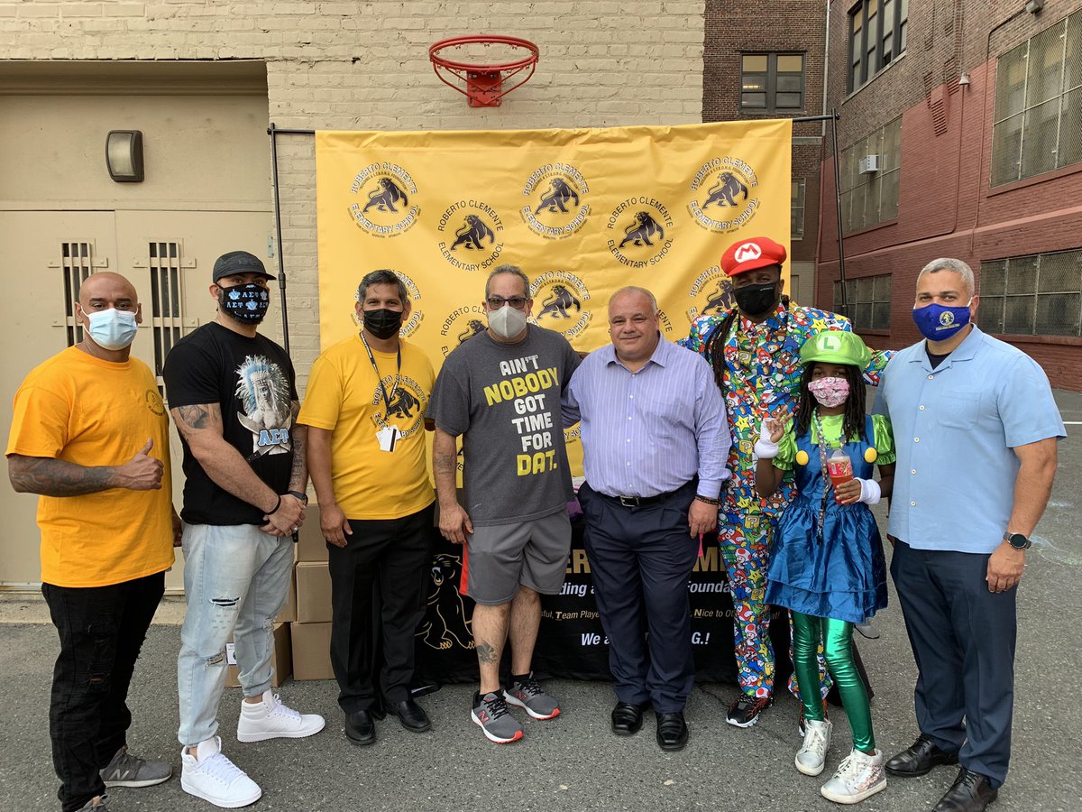 Roberto Clemente Elementary School tweet media