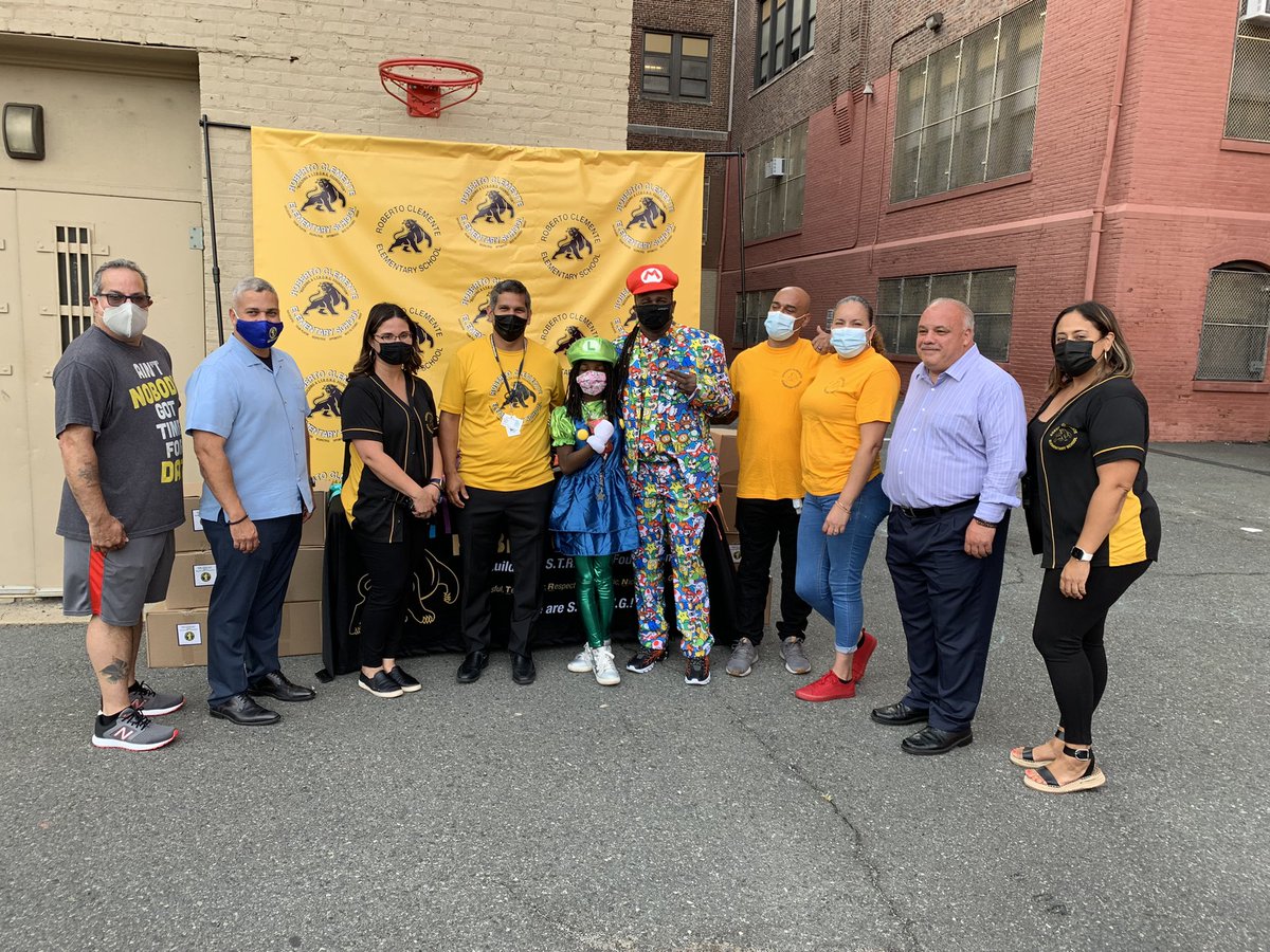 Roberto Clemente Elementary School tweet media