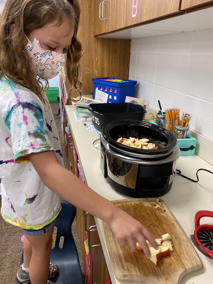 dclingingsmith1's tweet image. As our apple unit continues, today we followed a recipe and made applesauce! We smelled it cooking all day, and (almost) everyone gave two thumbs up when we tasted it outside at the end of the day! 🍎 #applescience #cookingintheclassroom #fabulousfirsties @VV_Voyagers