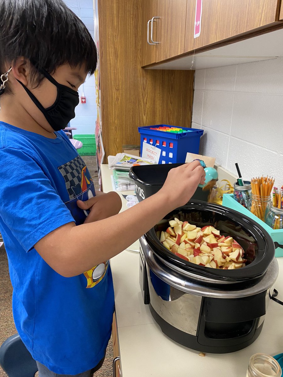 dclingingsmith1's tweet image. As our apple unit continues, today we followed a recipe and made applesauce! We smelled it cooking all day, and (almost) everyone gave two thumbs up when we tasted it outside at the end of the day! 🍎 #applescience #cookingintheclassroom #fabulousfirsties @VV_Voyagers