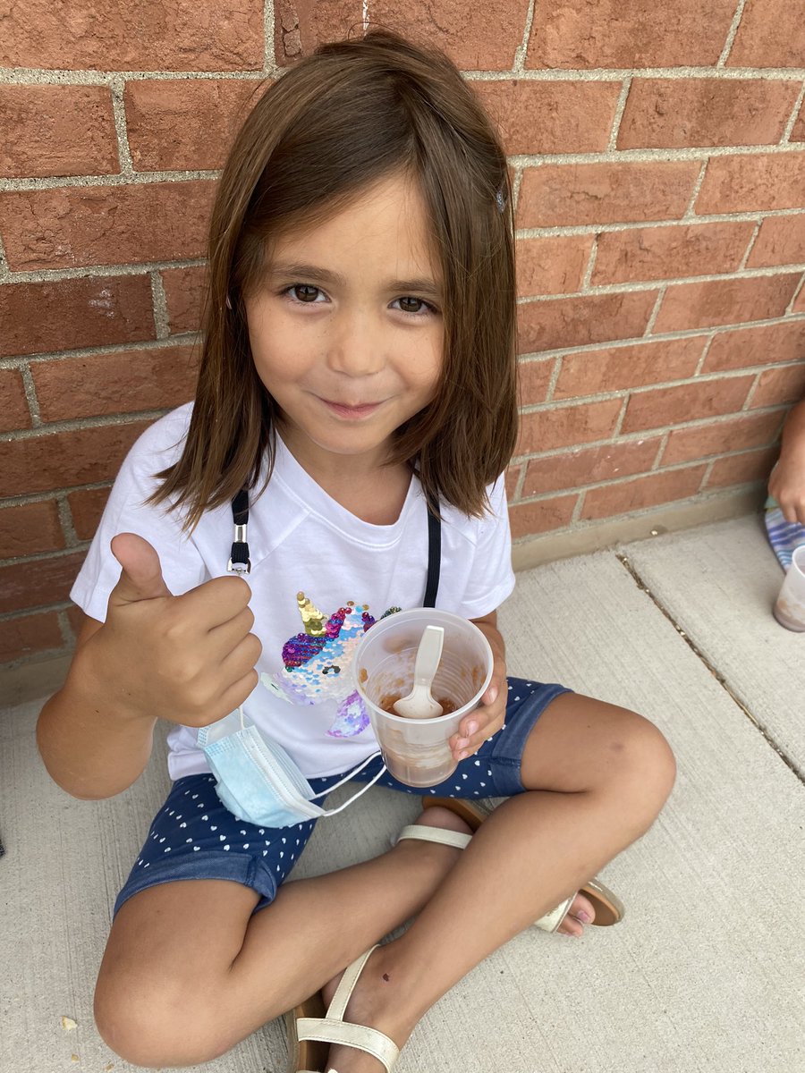 dclingingsmith1's tweet image. As our apple unit continues, today we followed a recipe and made applesauce! We smelled it cooking all day, and (almost) everyone gave two thumbs up when we tasted it outside at the end of the day! 🍎 #applescience #cookingintheclassroom #fabulousfirsties @VV_Voyagers