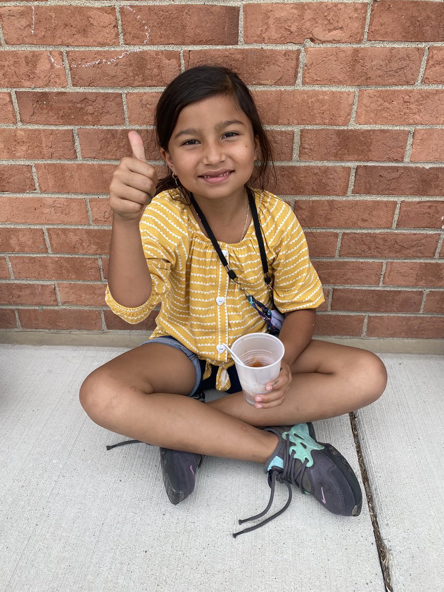 dclingingsmith1's tweet image. As our apple unit continues, today we followed a recipe and made applesauce! We smelled it cooking all day, and (almost) everyone gave two thumbs up when we tasted it outside at the end of the day! 🍎 #applescience #cookingintheclassroom #fabulousfirsties @VV_Voyagers