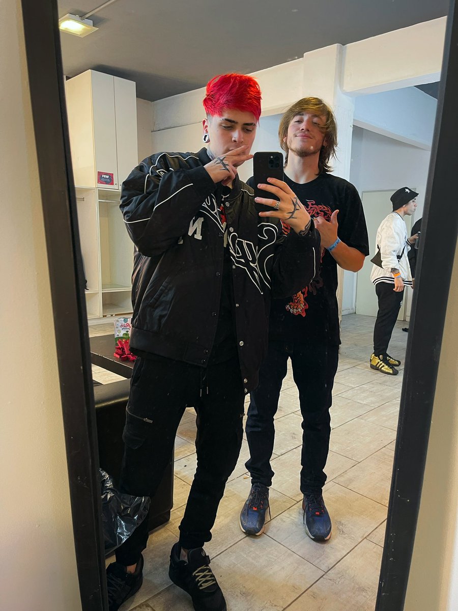LITkillah's tweet image. Habia q actualiza la foto mi rey, te felicito por tu segunda bendi y te kiero banda amigo🤍 falta poko @PauloLondra