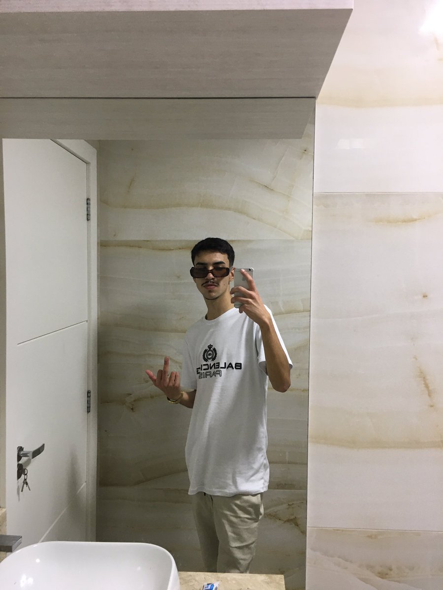 ManoJaooo's tweet photo. Do insta pra cá e tals https://t.co/HyAo4SV4wm