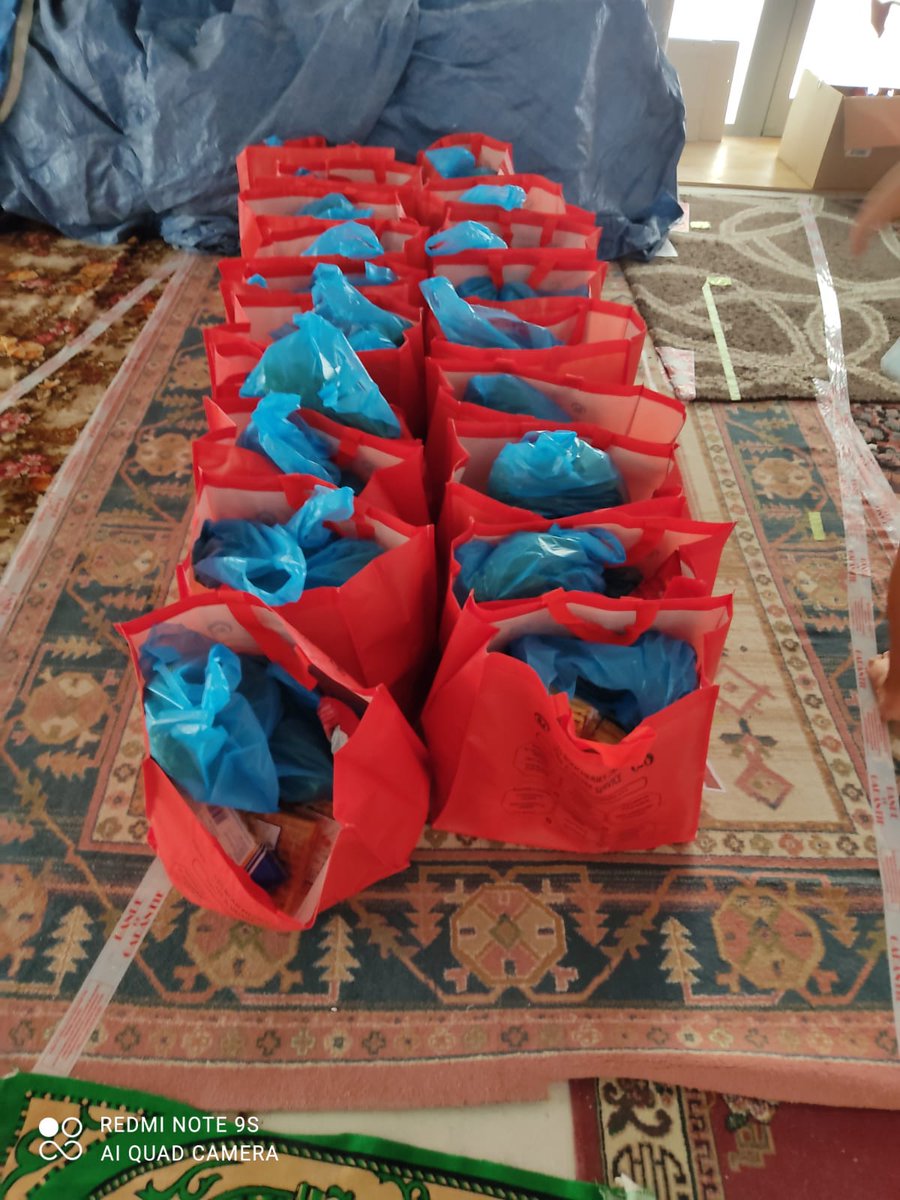 mosqueechelles's tweet image. Un nouveau dimanche au service des plus démunis. Nos bénévoles ne ménagent pas leurs effort...
N'hésitez pas à participer afin que cette belle initiative puisse continuer.
Contactez-nous directement à la mosquée si vous souhaitez participer.