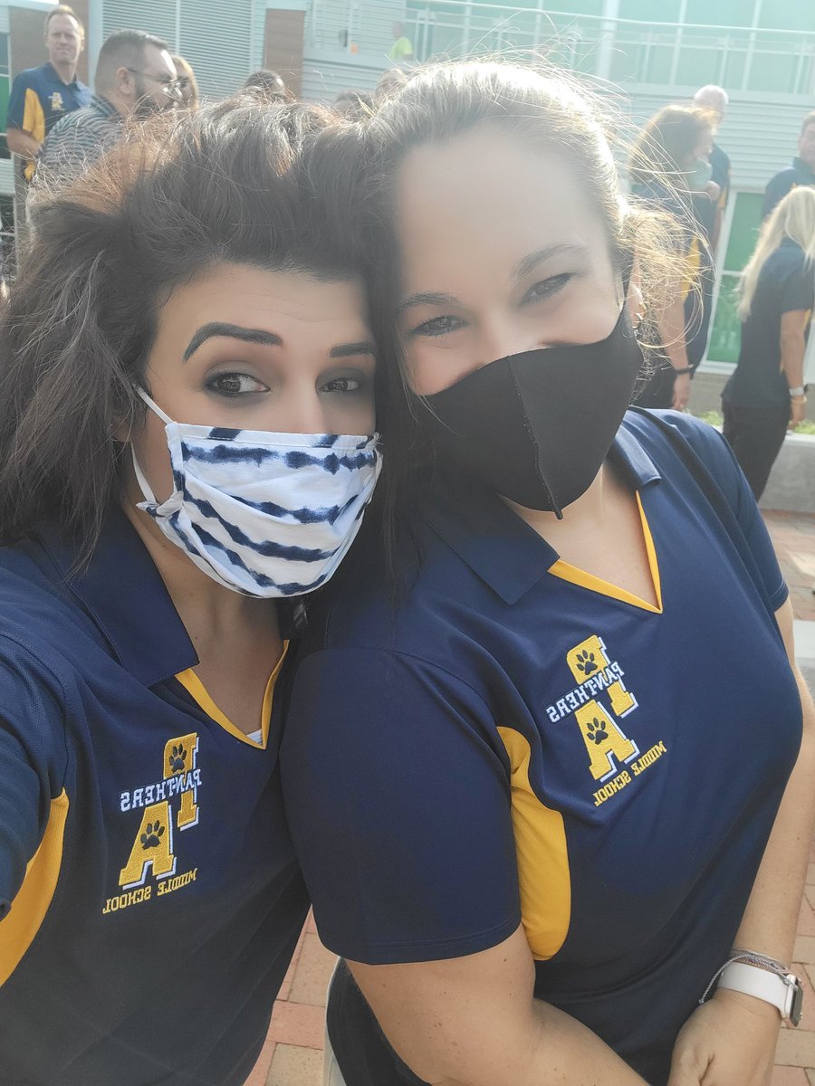 Lindsay Thompson tweet media