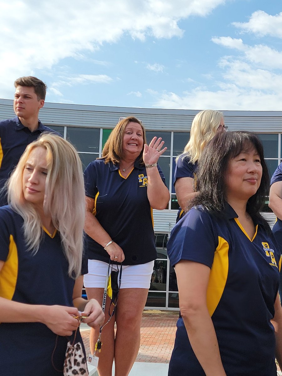 Lindsay Thompson tweet media