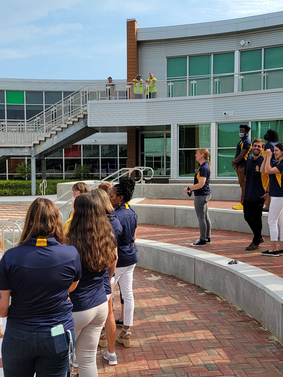 Lindsay Thompson tweet media