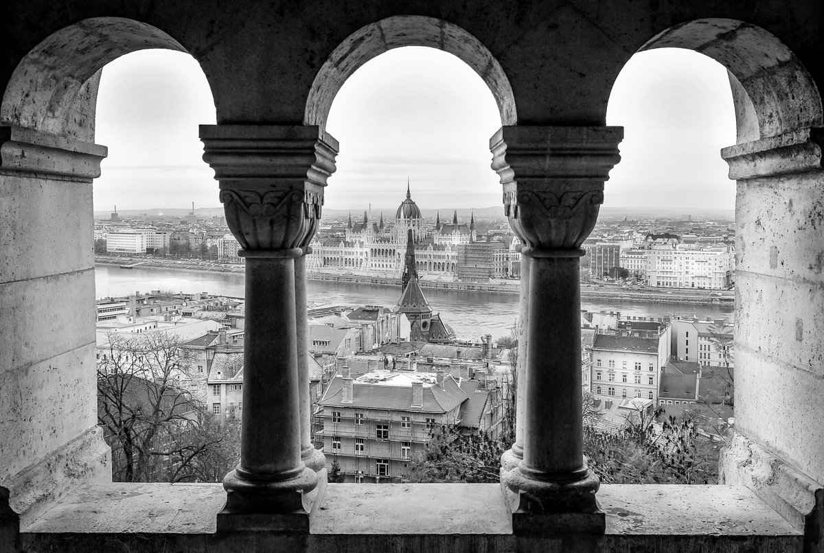 TravelSeriesX's tweet photo. Architectural Odyssey Collection:  'Archways'

Newly Minted .15 ETH https://t.co/1TZJty0Fe6