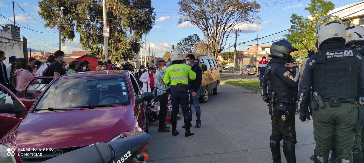 IncidenteCuenca's tweet photo. Se registra grave accidente de tránsito en la Av Loja sector ex diario el tiempo. @tomebamba https://t.co/OjvVq9nGCL