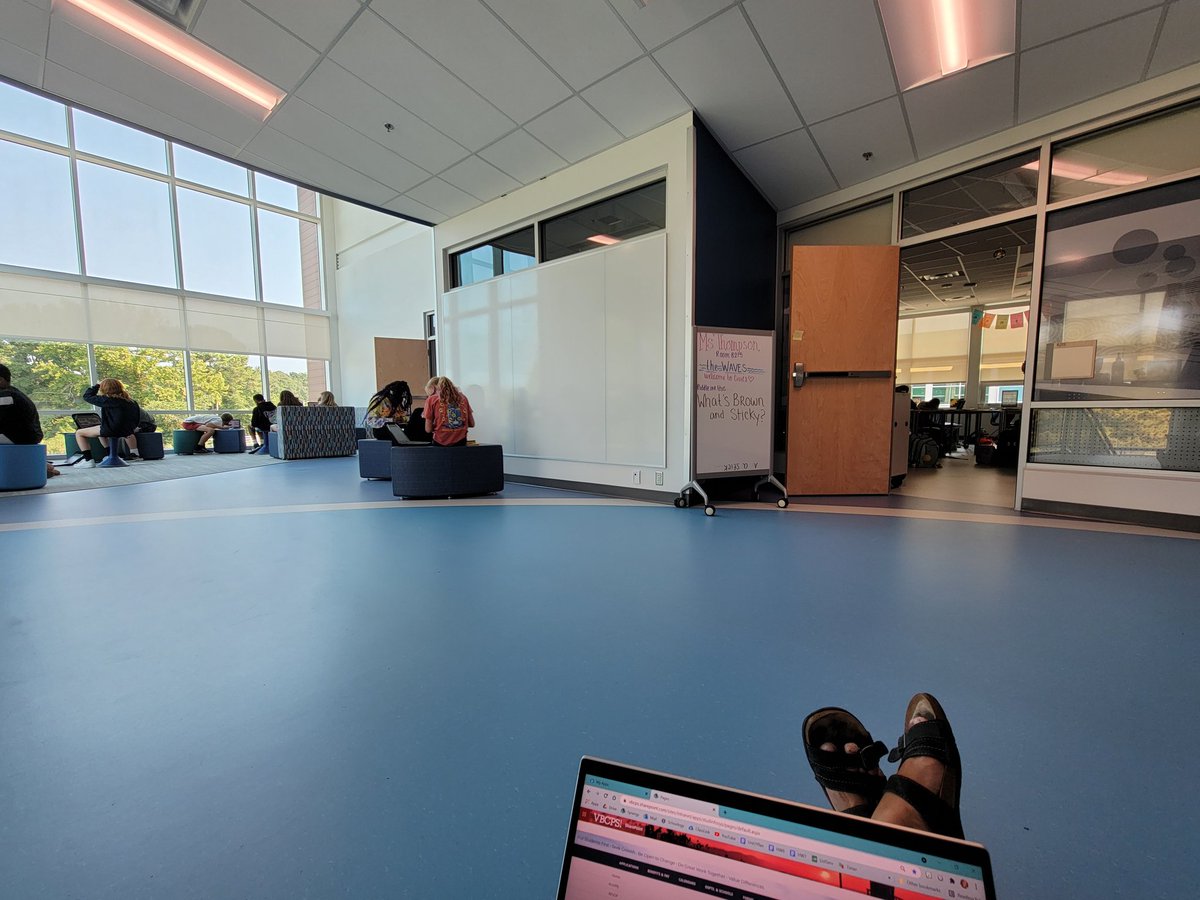 Lindsay Thompson tweet media