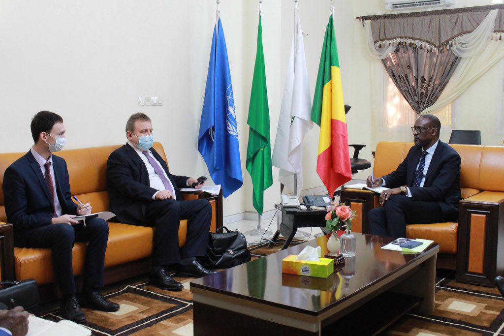 AbdoulayeDiop8's tweet photo. Regular consultations 
Received Ambassador of the Federation of Russia 🇷🇺 to Mali 🇲🇱
HE Mr. Igor GROMYKO @ambassade_russe in audience Today September 14. https://t.co/sCwCGn6rLe