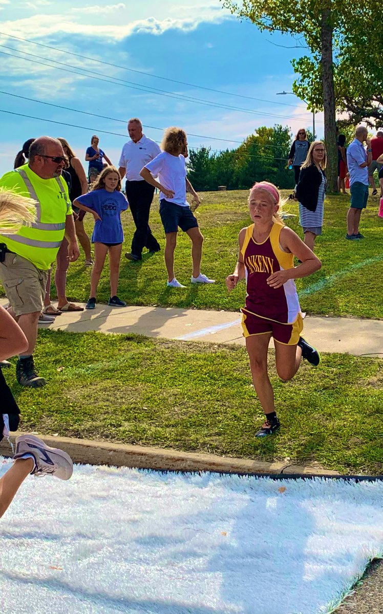 Kristen_Geist's tweet photo. 4th out of 10 teams &amp; a field of 235 MS Girls! Shout out to Avery Taylor for her 15th place finish. Lots of improvement with grit &amp; mental toughness by all. Way to go ladies!!! https://t.co/3rE2m6KC7T
