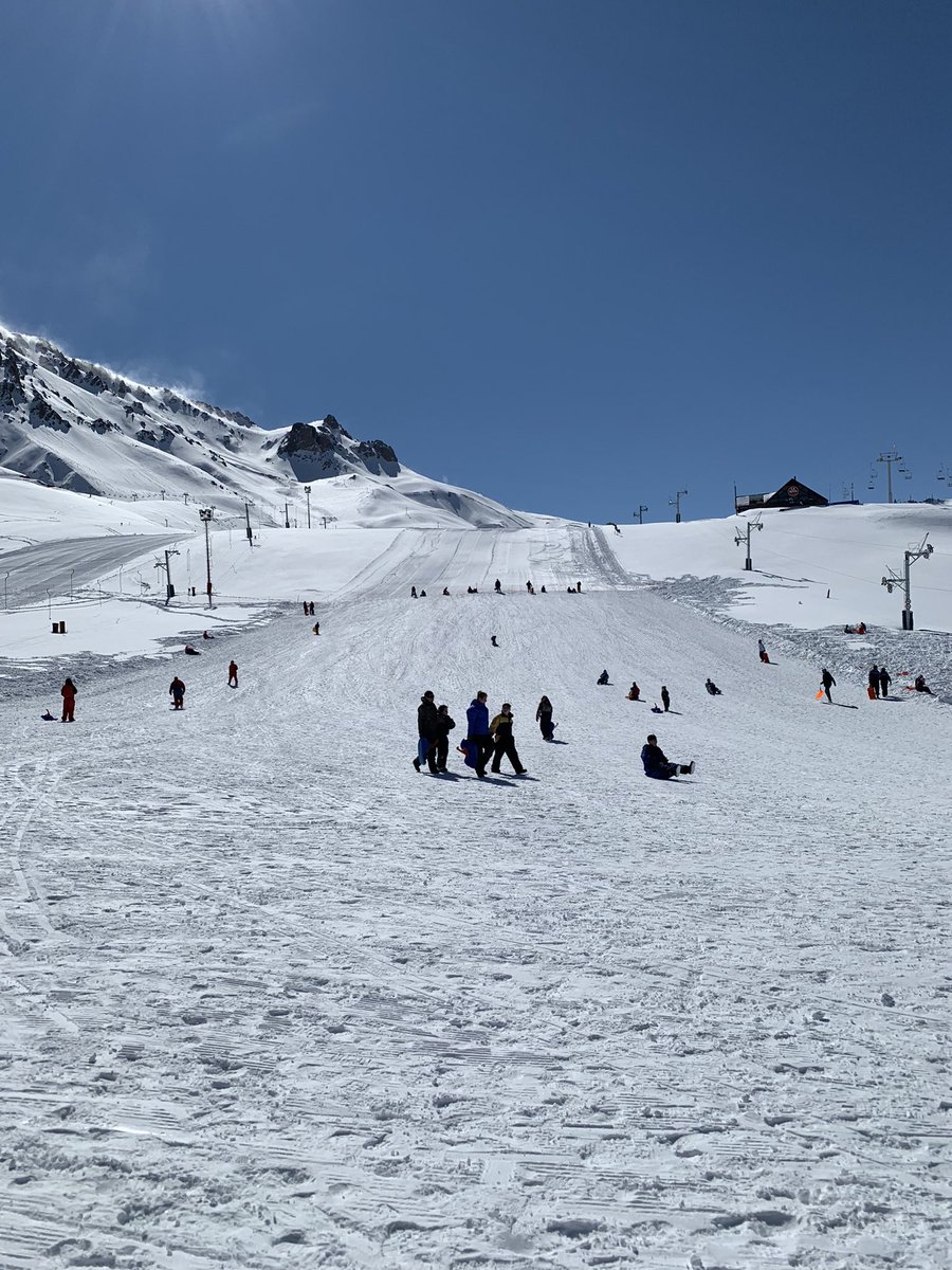 vecu88's tweet image. Hermoso día de juego en la nieve ! Definitivamente el invierno que viene me tengo que poner las pilas de poder tomar clase de esquí, pero mientras el culipatin fue muy divertido #LasLeñas #Mendoza