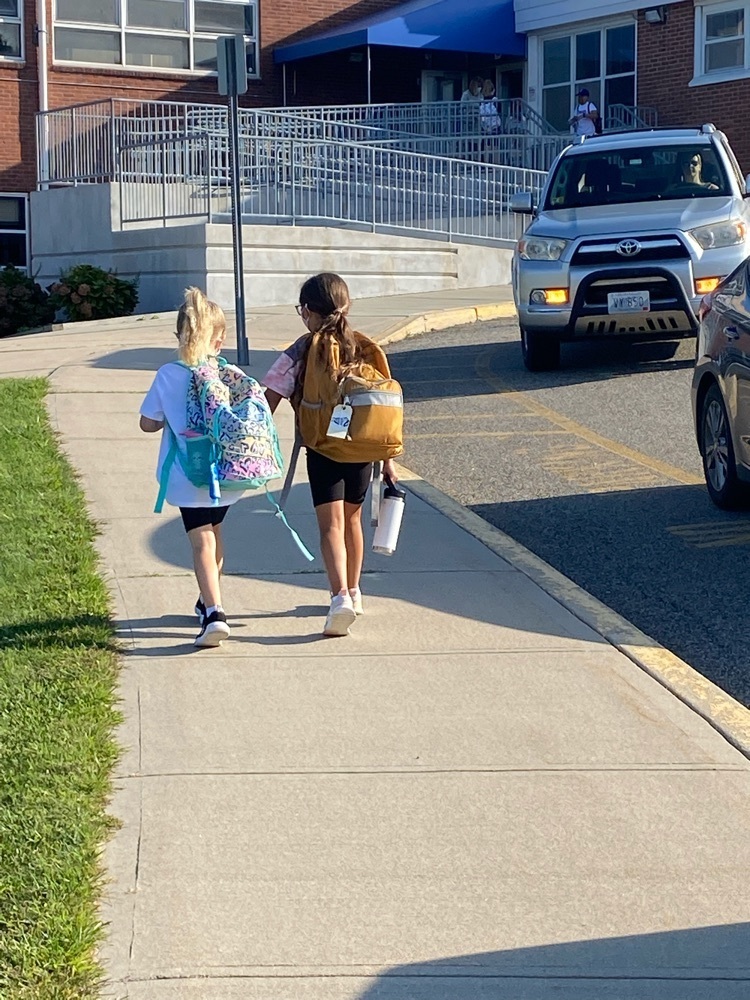 WeareMiddletown's tweet photo. Aquidneck School - New Kindergarten friends! https://t.co/Uok1QxxPfa