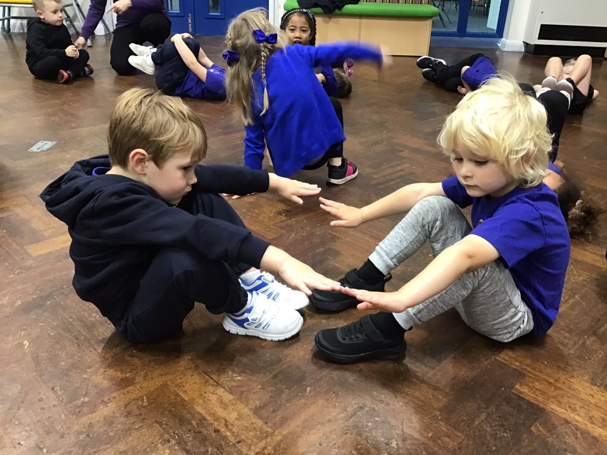 MrsST6's tweet photo. Today, the Hedgehogs were making different body shapes in PE. They had the added challenge of mirroring their partner too. They did a brilliant job! @walton_primary @Create_Dev #realgym https://t.co/jEDKkJHs5H