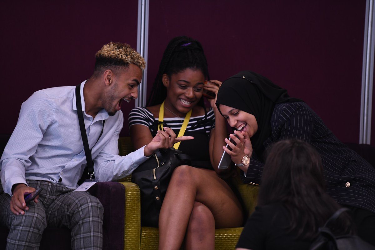 OxLawOutreach's tweet photo. Do you know a student in Year 12 thinking about their next steps? Applications for the @SuttonTrust #Pathways programmes are now open! Apps for The University of Oxford close on 25th October 2021, learn more at https://t.co/BJK47ek1Iu https://t.co/Rwh4ruGa6D