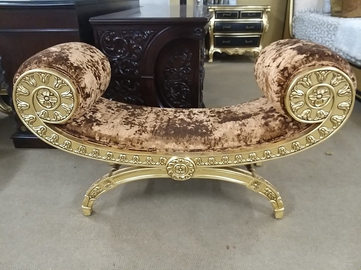 DLFurniture2's tweet photo. The Cassandra Curve Bench 
#DLFurniture #bench #goldleaf #homedecor #interiordesign #decorator  #luxuryfurniture https://t.co/yXHEOzLrr9