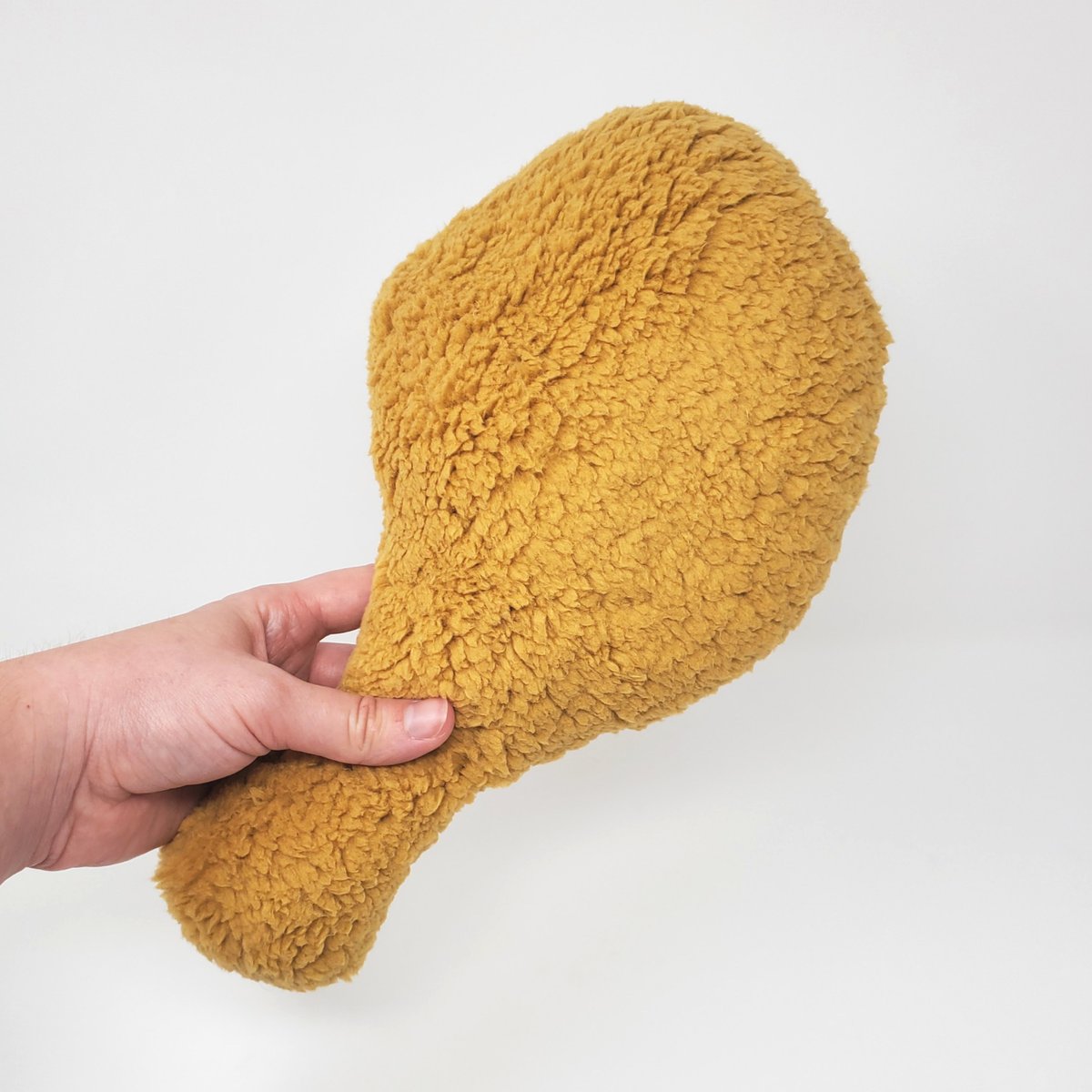 _scragster_'s tweet photo. Introducing our new ✨Crispy Recipe✨Dino Nuggie plush! These are made from super soft sherpa for that extra deep fried look 😋 We've also added drumsticks and keychain versions in the sh*p! https://t.co/ClTLkBf0YY