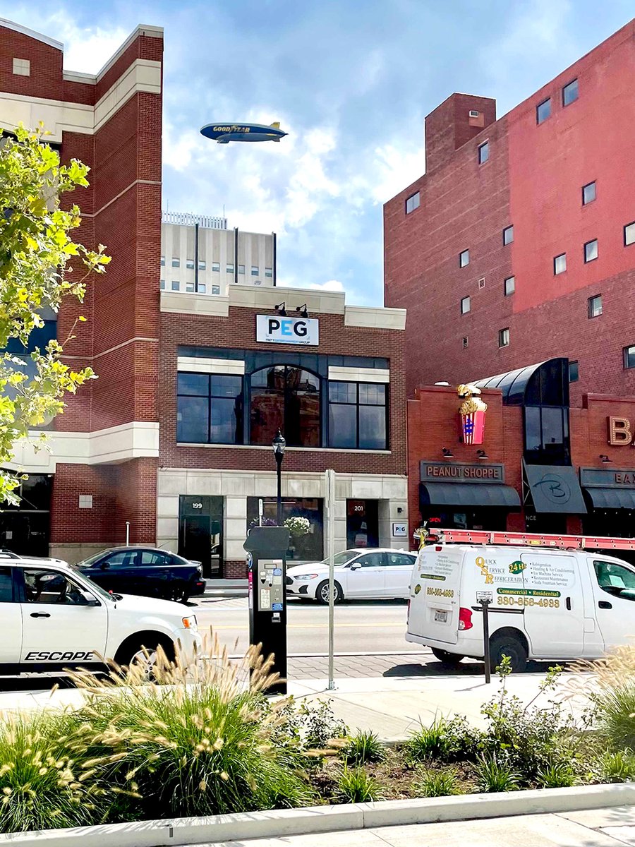 downtownakron's tweet photo. That "cloud" up there looks like the @GoodyearBlimp floating over @PrittEntGroup &amp; the @PeanutAkron #onlyInAkron #akron #GoodyearBlimp https://t.co/pWy3ApjLvk