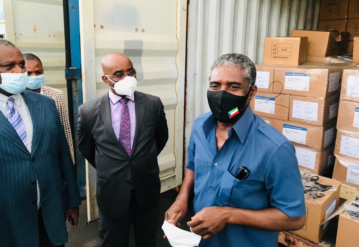teonguema's tweet photo. Hoy he supervisado el material sanitario que hemos adquirido para reforzar los laboratorios de Baney y Bome en el programa de lucha contra la Covid-19 en G.E. El lote se  compone de reactivos para el testeo masivo y mascarillas reutilizables que se darán gratis en todo el país. https://t.co/AecHxeVGFU