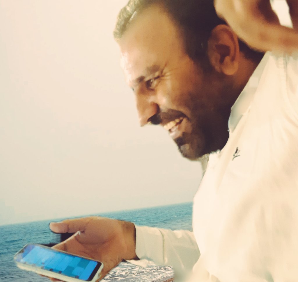 آخرین بار که با #مصطفی_نيلی مکالمه کردم چند روز قبل از دستگیری شان بود.خبر داشتم به #کرونا مبتلا شده و در قرنطینه است؛گفت دارم روبراه می شوم.
مدتی پیش هم از خواهرش شنیدم روز بازداشت؛ نخستین روزی بودی که از قرنطینه خارج شده بود. حالا یکماه است او و #دادخواهان_سلامت_دربند هستند!