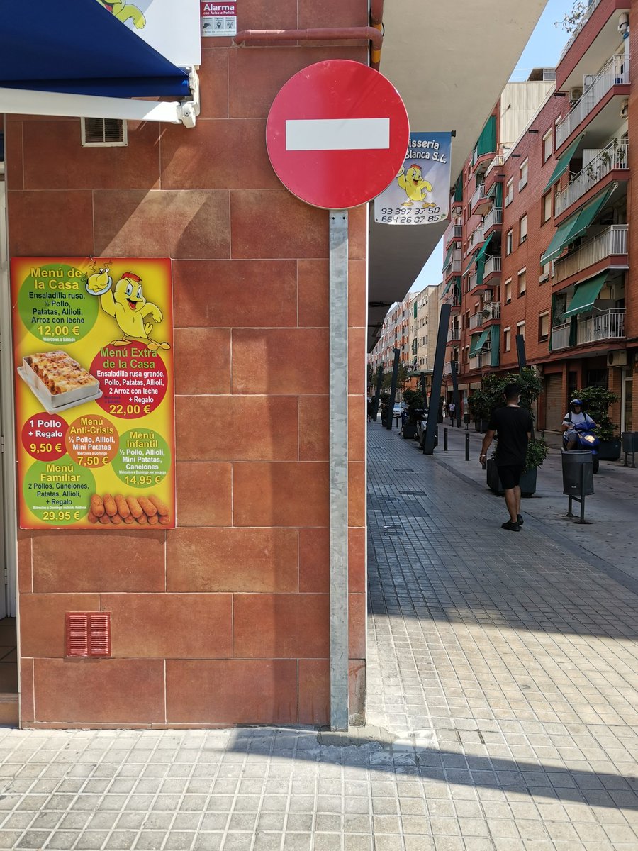 MoralBlancaSL's tweet photo. La #rostisseria de la rambla Floridablanca de #llefiá #lasaludbadalona, #pollosalast y #comidacasera #parallevar desde 1992 en el #distrito4bdn en #badalona https://t.co/JGMt6SMNWT