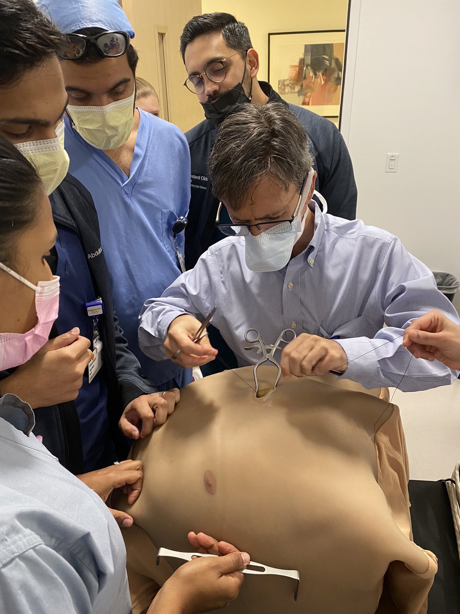 Learning from the EP master <a href="/SergioPinski/">Sergio Pinski</a> about S-ICD implantation. So grateful! <a href="/CleveClinicFL/">Cleveland Clinic Florida</a> <a href="/BSCCardiology/">BostonSci Cardiology</a> #ecg #EPeeps #electrophysiology