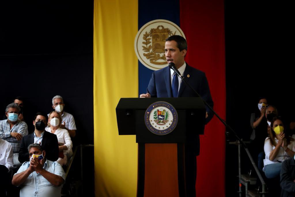 Abren investigación contra Juan Guaidó por caso Monómeros