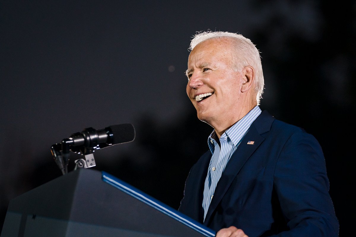 TheDemocrats's tweet photo. Last night, President @JoeBiden and Gov. @GavinNewsom took the stage in Long Beach to remind voters what’s at stake in this Republican recall. 

California, make sure to vote NO before polls close at 8 PM PT today. https://t.co/Hoe3lPzNWs