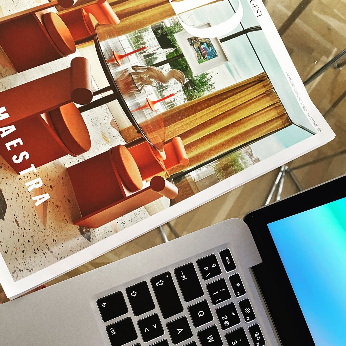 MartaAmetller's tweet photo. Por fin leyendo el número de AD de Septiembre 💛. Como bien dicen, es una oportunidad ideal para hacer balance de lo bueno, y lo mejor. El mes perfecto para renovarse y poner los cimientos de una nueva etapa. Y vosotras, ¿tenéis algun momento rentrée? https://t.co/FUrNAEAbf3