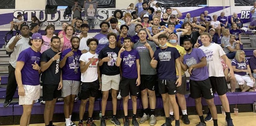 Packed the Purple Pit to watch the girls volleyball team get another win #catchit <a href="/BCSNsports/">BCSN</a>