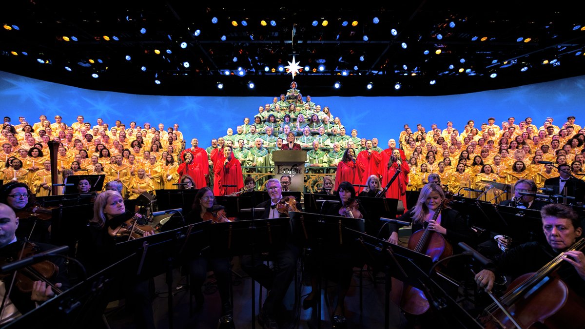 DisneyParks's tweet photo. Beloved holiday offering, "Candlelight Processional" will return on Nov. 26 as part of the EPCOT International Festival of the Holidays: https://t.co/zFdXyYzd4Y #EPCOTHolidays 🕯🎶 https://t.co/mpjYuzfRor