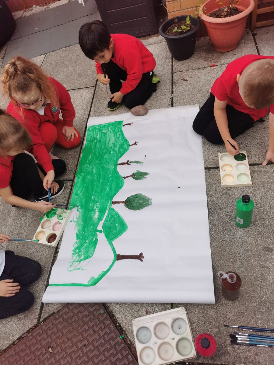 treuchafprimary's tweet photo. #ExpressiveArts Year 2 have been busy painting their castle walls and window view. What amazing ideas! Everyone is working so hard. #EpicPlanning #EnterprisingCreativeContributors https://t.co/19kpkEqtxY