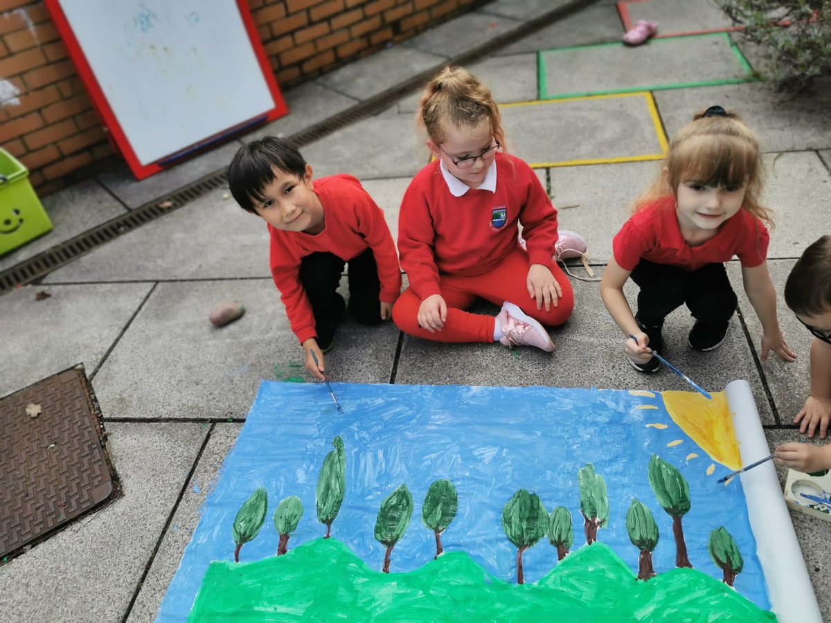 treuchafprimary's tweet photo. #ExpressiveArts Year 2 have been busy painting their castle walls and window view. What amazing ideas! Everyone is working so hard. #EpicPlanning #EnterprisingCreativeContributors https://t.co/19kpkEqtxY