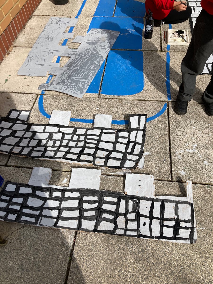 treuchafprimary's tweet photo. #ExpressiveArts Year 2 have been busy painting their castle walls and window view. What amazing ideas! Everyone is working so hard. #EpicPlanning #EnterprisingCreativeContributors https://t.co/19kpkEqtxY
