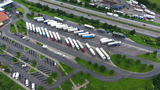 AlexTorres1282's tweet photo. @nayibbukele @GobernacionSV @ObrasPublicasSV Debido al alto incremento de accidentes ocasionados por camiones/rastras estacionados a orilla de las carreteras, sería bueno que construyan estaciones de descanso para los camioneros en puntos clave de las rutas panamericana y litoral https://t.co/tHEhEeE1dJ