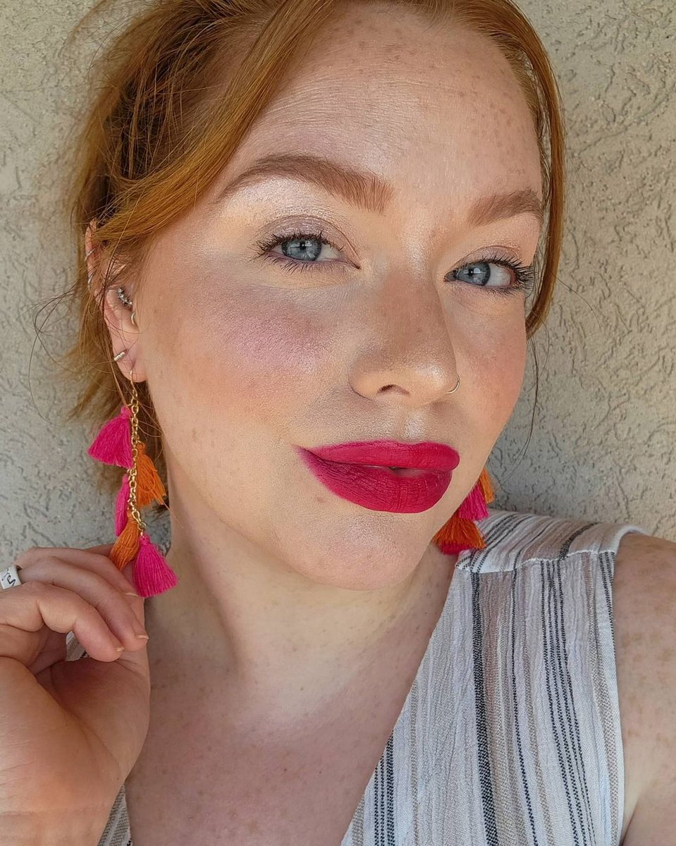 COVERGIRL's tweet photo. Just the #CleanFresh face we needed today! 😍 @hollybethmakeup featuring our Clean Fresh Skin Milk Foundation.
🛒 Shop this foundation and our Clean Fresh Hydrating Concealer on @amazon.
#EasyBreezyBeautiful #COVERGIRLCrueltyFree #CrueltyFree #COVERGIRLMADE https://t.co/uGxxc3VfWK