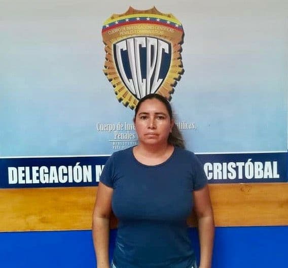 malditosocialis's tweet photo. 🇻🇪 🚨 UNA COMERCIANTE FUE DETENIDA.

Zaida Yanet Fuentes Ascanio
quien golpeó salvajemente a un anciano y le lanzó un perro que lo mordió por la excusa d q el Octogenario le quitó  (1) compota de su abasto. 
Fue detenida  por orden del  Fiscal 5 del Ministerio Público (Tachira) https://t.co/ieZBgLN8Uk