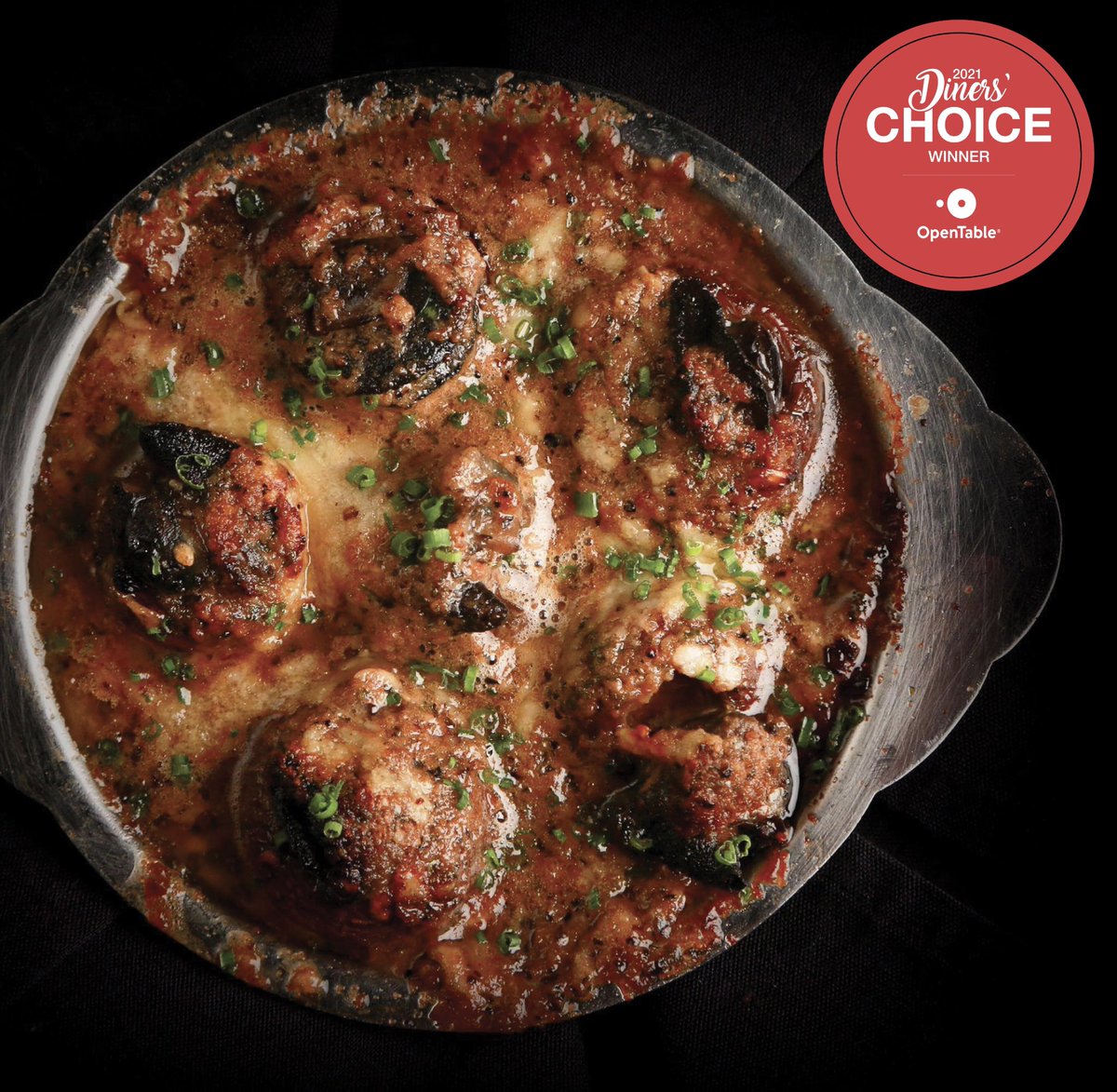 Treat your tastebuds at Skull's Rainbow Room! Indulge with our Escargot appetizer, featuring broiled mushroom caps stuffed with Helix snails, Sherry herb butter and Parmesan cheese. Book your table for an unforgettable evening: skullsrainbowroom.com/reservations