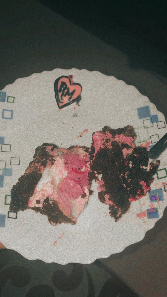 just_atirah's tweet photo. i’m eating RM 👅🥰✨

uri RM cake-u kunnasoyo🤧
.
.
#RM #BTS #KimNamjoonbirthday #kimnamjoon #namjoon #btsarmy #ARMY #armycake #cake #bangtan #BTS_twt #twitter #tweets https://t.co/XCmiTkz2nu