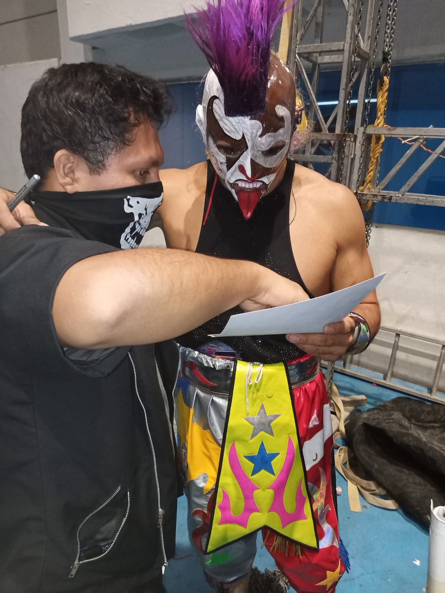 caluvato's tweet photo. #Tweet600 para mi gran amigo @Psychooriginal. 💚
Hace unos días pude volver a verlo y platicar con él, y fue un reencuentro muy especial por motivos que muchos ya conocen. 💙
Y ni hablar del regalo que le di. El más sentimental hasta ahora. :') https://t.co/Xc3fYE9FBP