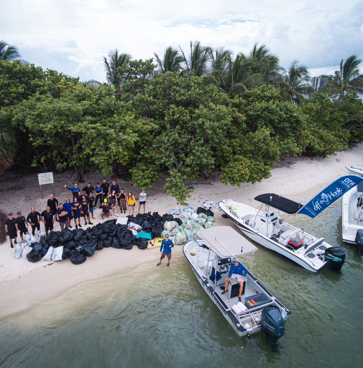 javiergorguis's tweet photo. Over a ton of trash picked up at picnic island! Follow OffTheHookFlorida on IG for more cleanup opportunities! @othflorida Big thanks to @MiamiPD @MPDMarinePatrol @CityofMiami @aileenwthenews @wsvn @MiamiBeachNews @FIU https://t.co/iThkz78EYY