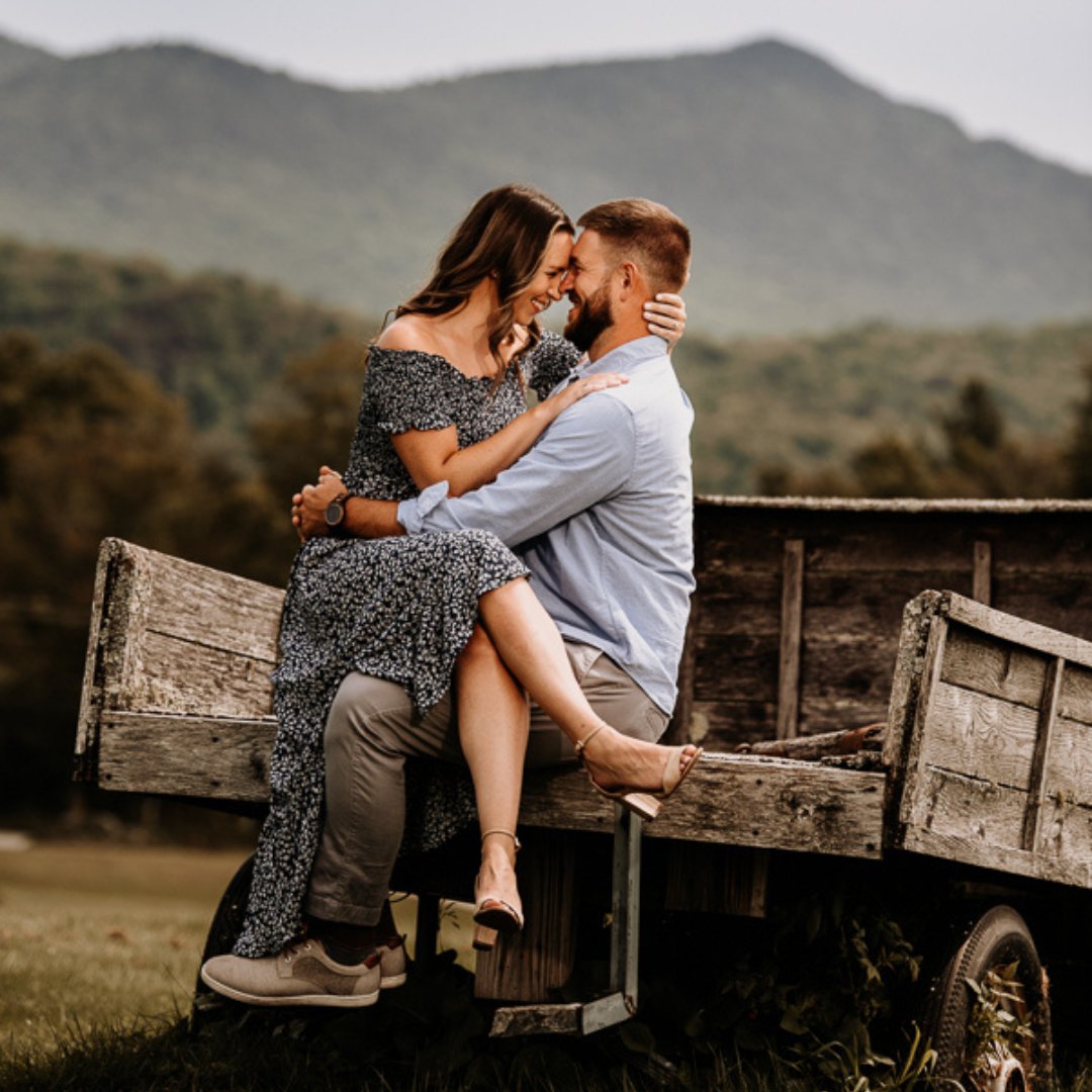 fusion_tlc's tweet photo. Adam @lovebuzz_photo captured this warm photograph as part of this couple's engagement session at the Mountain Top Inn and Resort (@mountaintopresort) located in Chittenden, Vermont. For this photoshoot, he used a Nikon D750 with a Raven transmitter to trigger 2 Godox AD200's. https://t.co/2hMZDg84Sg