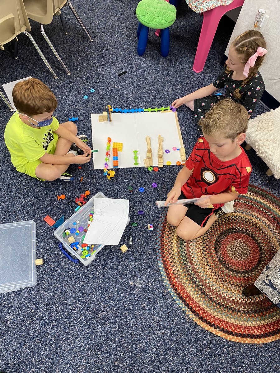MsRussellspage's tweet image. Exploring with hexbugs🐜 #steamwork #aisdsteam @Allen_ISD @cheetahchandler