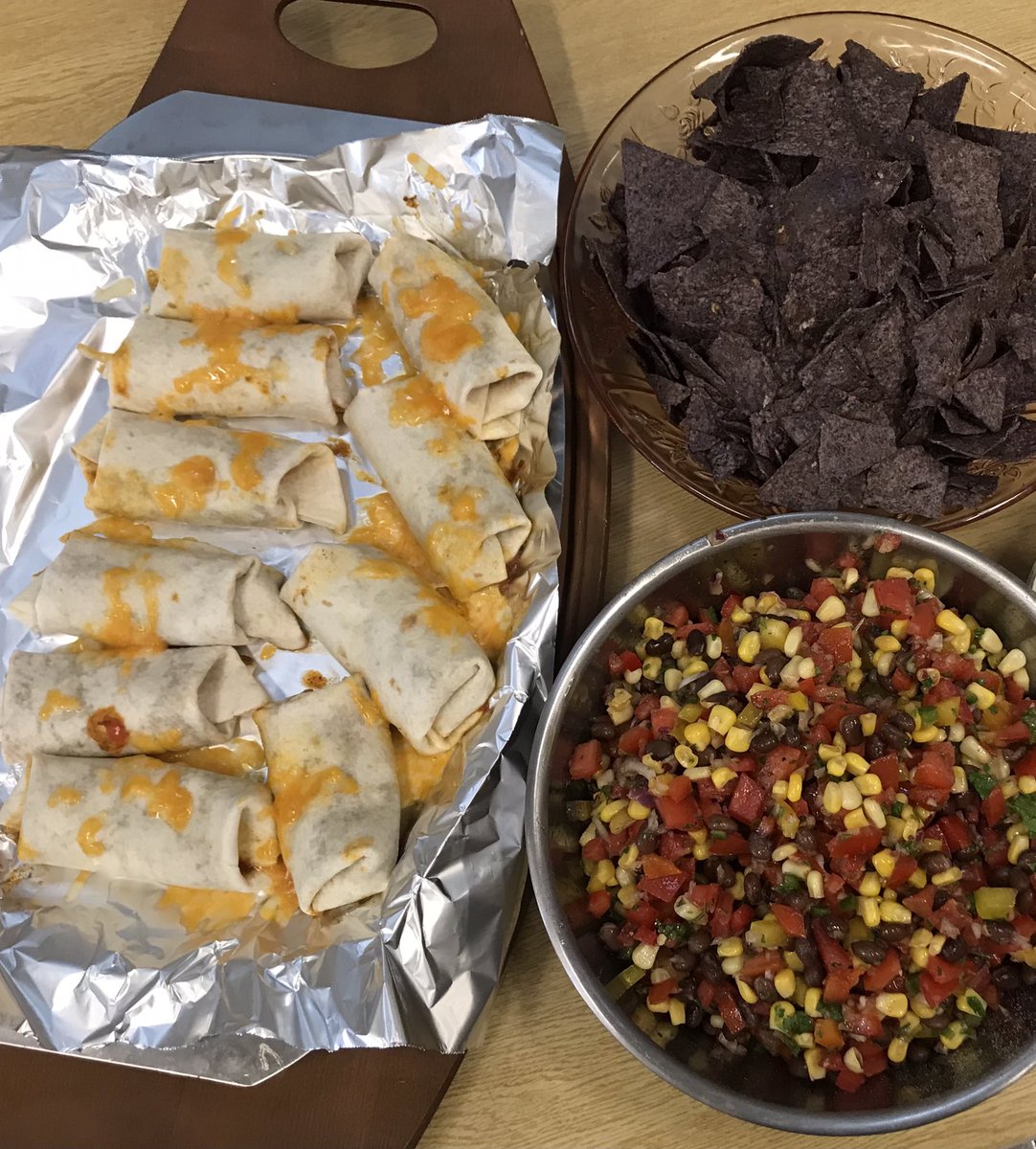 SouthLionsWE's tweet photo. Friday’s #secretrecipes. Budget friendly, healthy lunch and all of the steps between: set a budget; create a menu; make a grocery list, calculate cost per item, total cost and cost/pp; add to recipe book; prepare; enjoy. #cowboycaviar #minichilicheeseburritos @kellysanchez75 https://t.co/JA5wyBStjW