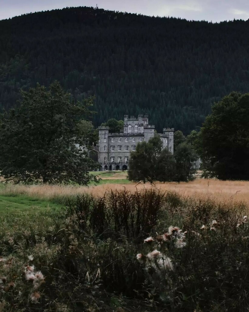 BryherAewen's tweet photo. Taymouth Castle ๐
#taymouthcastle #kenmore #visitscotland #undiscoveredscotland #scotlandsbeauty https://t.co/kwSt0B9OpH https://t.co/ICoGRCUaKY